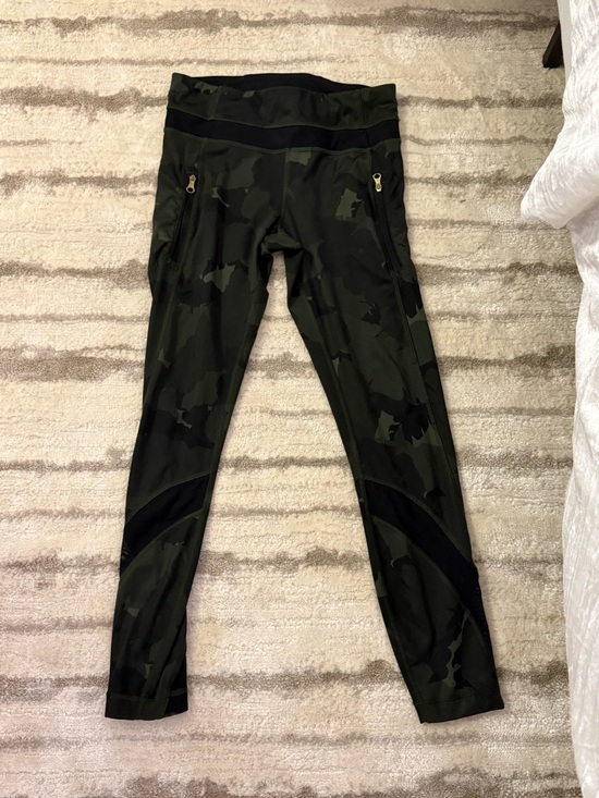 lululemon athletica Pants - Camo Lululemon capri leggings